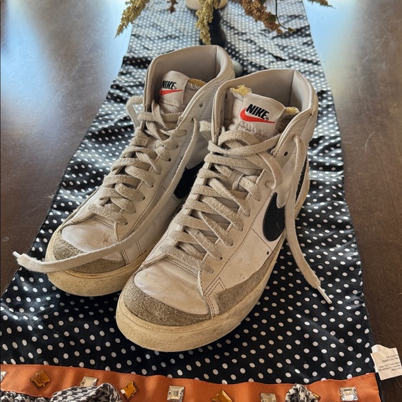 Nike High-Top Sneakers in Cream and Black - Picture 1 of 4
